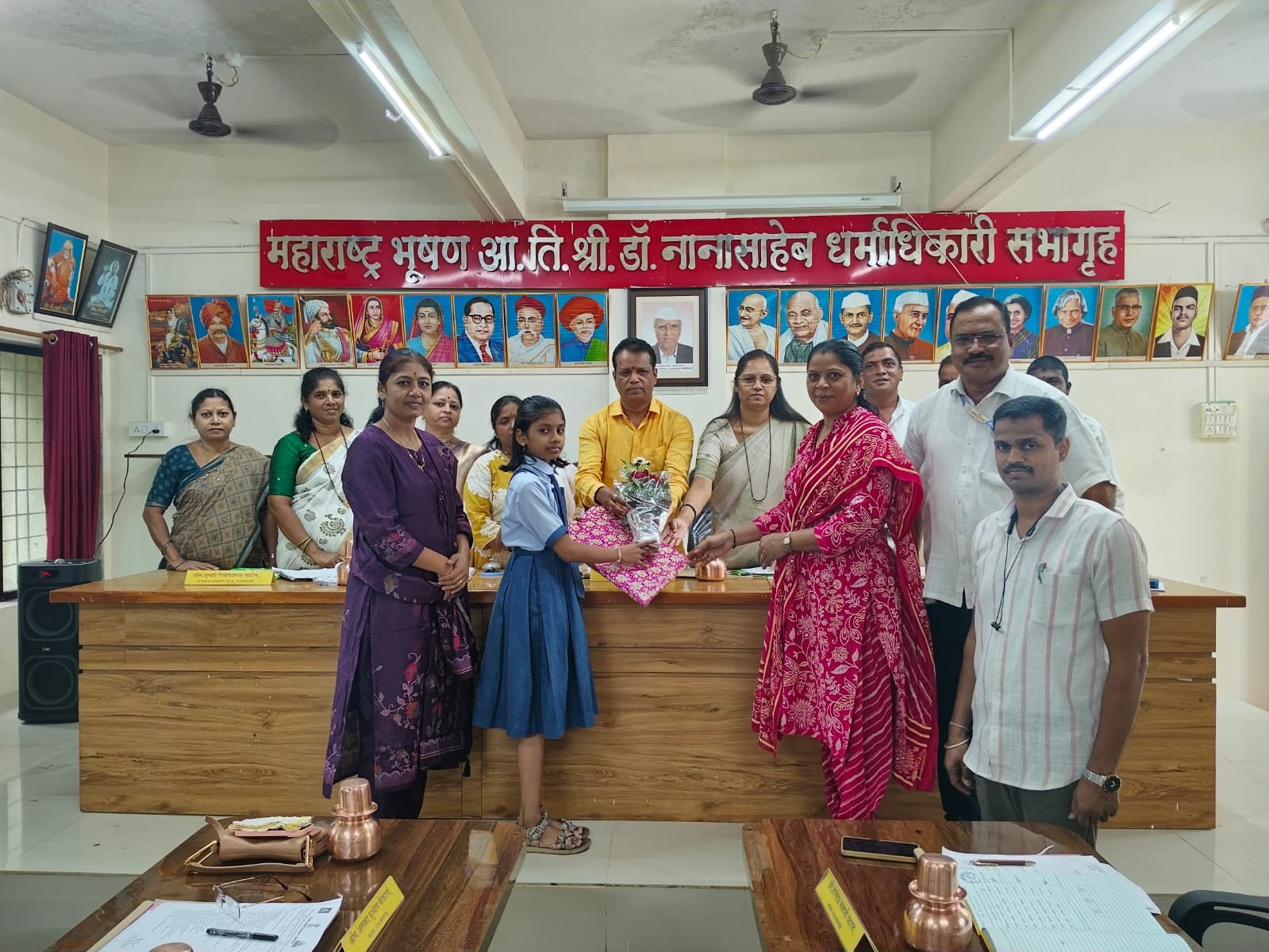 पंचायत समिती माणगावतर्फे जिल्ह्यात अव्वल ठरलेल्या ईश्वरी कदमचा गुणगौरव