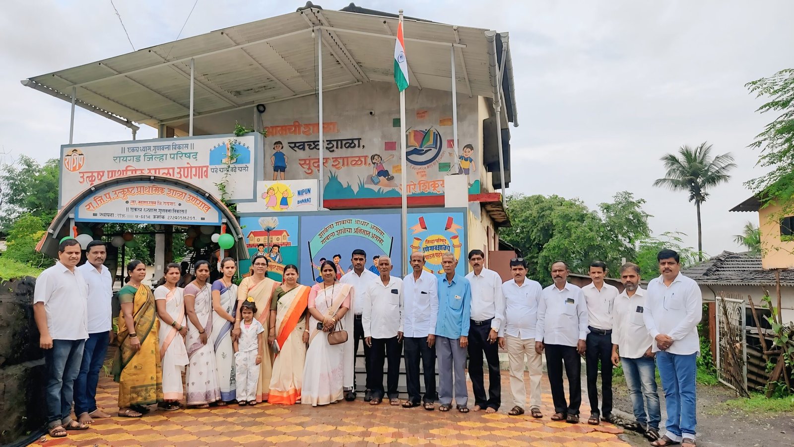 उणेगाव शाळेत स्वातंत्र्यदिन जल्लोषात; इंग्लिश लॅबचे लोकार्पण, माजी विद्यार्थिनींकडून अनोखी भेट