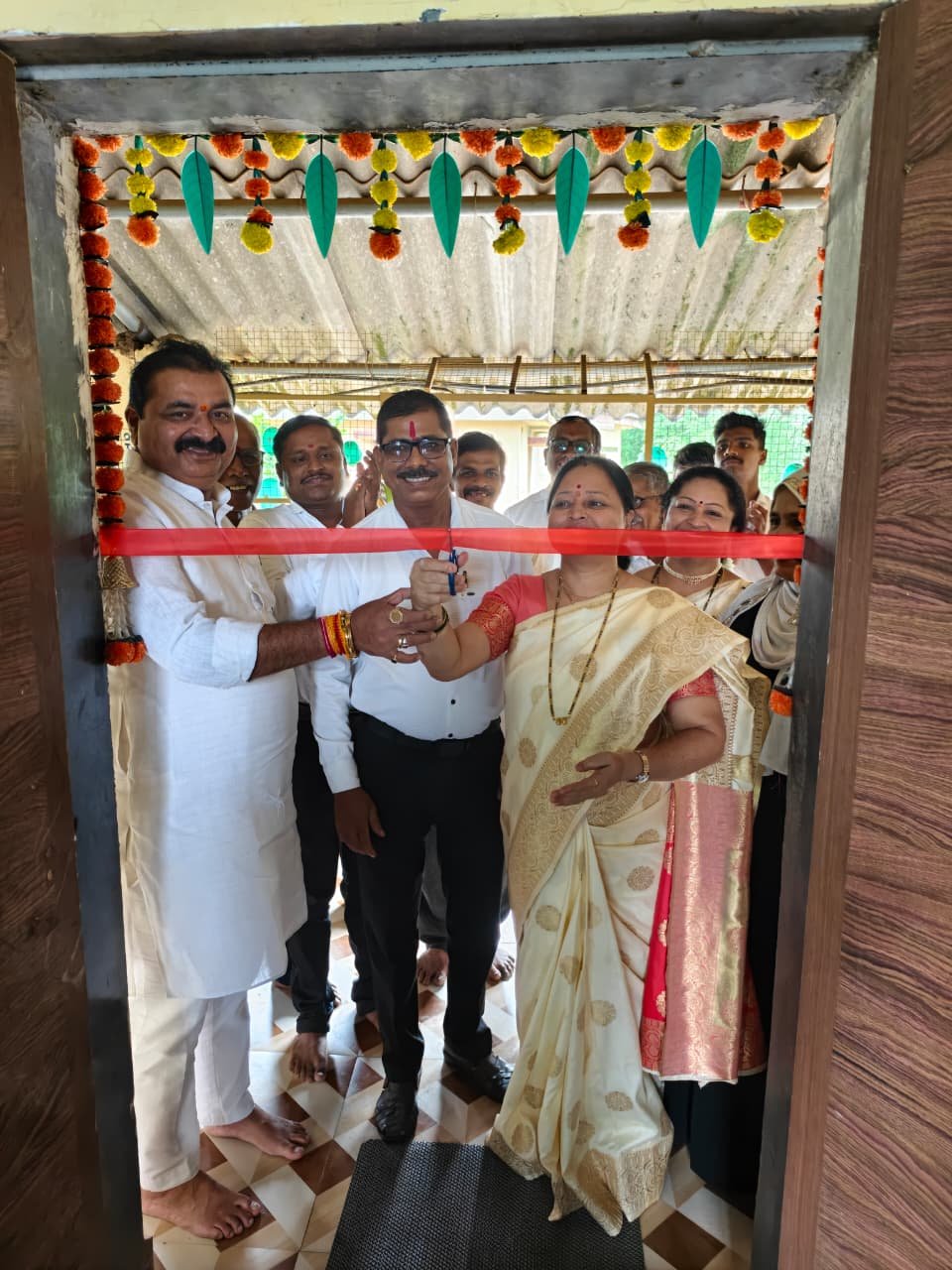 दहिवली मराठी शाळेत अत्याधुनिक इंग्रजी लॅबचे उद्घाटन