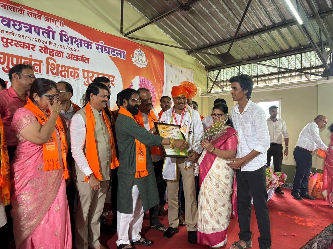 २६ वर्षांच्या ज्ञानसेवेची कोकण विभागाकडून दखल; प्रदीप रिकामे सरांचा गुणवंत शिक्षक पुरस्काराने गौरव